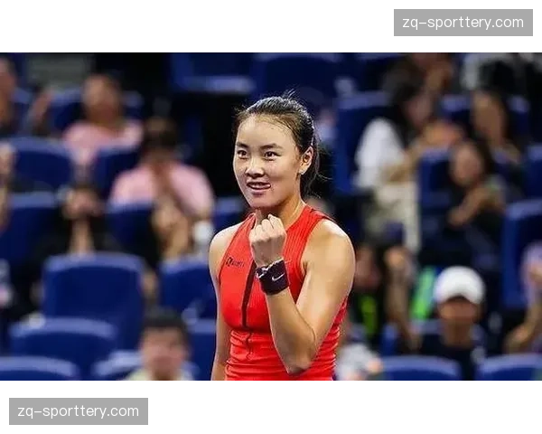 袁悦底线相持耐心 中国选手多拍对抗中等待机会出现